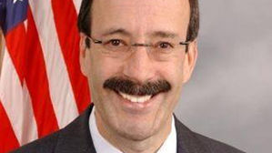 美 하원 외교위원장 "문 대통령의 지소미아 종료 결정 깊이 우려"