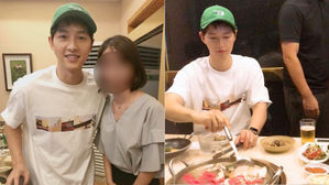 [SBS Star] Song Joong Ki Spotted Enjoying a Meal at a Restaurant