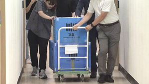 '조국 의혹' 20여 곳 기습 압수수색&hellip;법무부도 몰랐었다