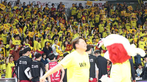 프로농구, 응원 규제 대폭 완화&hellip;홈팀 수비 때도 응원가