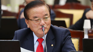 정갑윤, '미혼' 조성욱 후보자에 "출산으로 국가발전 기여해야"