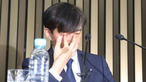 [영상] 울컥한 조국 "밤 10시 혼자 사는 딸 집 찾아오는 것 자제해달라"