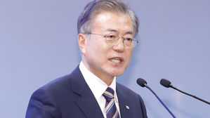 文 대통령 '조국 거취' 오늘 밝힐 듯&hellip;정면돌파냐 급반전이냐