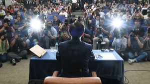 [취재파일] '고수의 다면기' 같았던 조국 간담회 유감(遺憾)