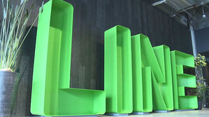 라인, 잇단 물의에 "외국 제작자 스티커 한국에 안 팔아"