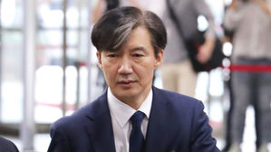 리얼미터 "조국 임명 반대 56% vs 찬성 40%&hellip;찬반 격차 벌어져"