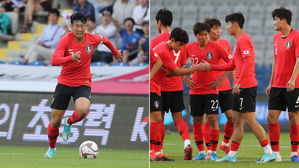 [스브스타] "대표팀 놀러 오는 곳 아냐"&hellip;'캡틴' 손흥민이 선수들에 날린 일침