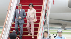 문 대통령, 서울 도착&hellip;'조국 청문회' 등 국정 현안 점검