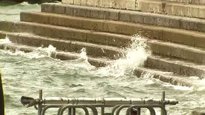 [화성 연결] 강풍에 굵은 빗줄기 시작&hellip;어선 1백여 척 대피