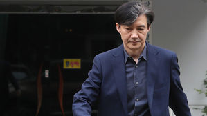 검찰 '표창장 원본' 제출 요구&hellip;조국 측 "찾을 수 없다" 거부