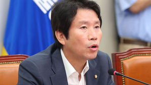 이인영 "고뇌에 찬 결단" 나경원 "참담&hellip;민심 거스른 것"