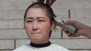 이언주 삭발…"문 대통령, 조국 임명 즉각 철회하라"