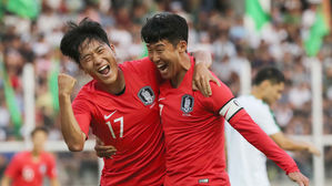 [영상] 나상호 선제골…"A매치 데뷔골 신고합니다"