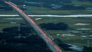 한가위 '민족 대이동' 시작…귀성 차량 가득 찬 고속도로