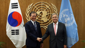 文 대통령, 유엔사무총장 만나 "평화 프로세스 지속 지지 당부"