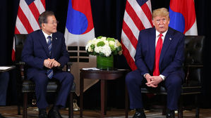 문 대통령 "조만간 북미실무협상 기대" 트럼프 "회담 지켜보자"