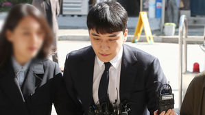 경찰, '원정도박 혐의' 승리 2번째 소환&hellip;질문엔 '묵묵부답'