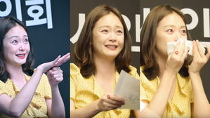[SBS Star] Jeon So Min Tears Up After Sending a Sign Language Message to a Hearing-impaired Fan