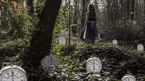 [인-잇] 무한경쟁 시대를 달리는 앨리스