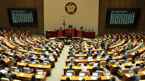 대정부질문 사흘째 '조국 공방'…"해임해야" vs "검찰이 정치"