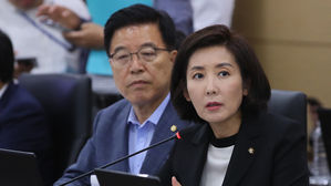 文 정부 경제정책 공방…"소주성 실험 실패" vs "前 정권이 실패"