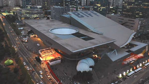 5천 객석 가득 찬 '뜨거운 열기'…부산국제영화제 개막