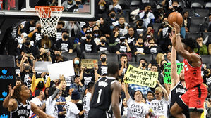 NBA 경기 도중 '홍콩 지지' 시위&hellip;"中, 돈으로 침묵 강요 말라"