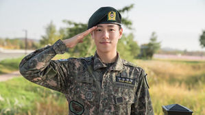 [SBS Star] Lee Hyun Woo Leaves a Sweet Message to Fans Following His Military Discharge
