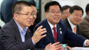 '민부론' 들고 강원행 황교안 "망가진 경제 되돌릴 자신 있다"