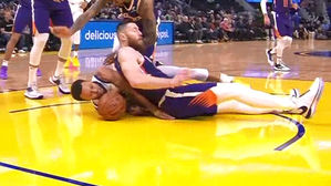 NBA 스테픈 커리 손뼈 골절 부상&hellip;골든스테이드 '비상'