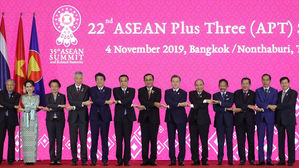 문 대통령 "외풍으로부터 자유무역 지켜야…아세안+3가 역할 해야"