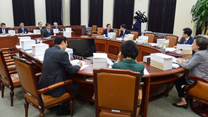 정보위 "안보지원사에 박근혜 靑 '계엄령 문건' 관여 문서 11건 존재"