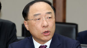 홍남기 "분양가상한제 핀셋 지정&hellip;부동산 과열 방지 의지 강력"