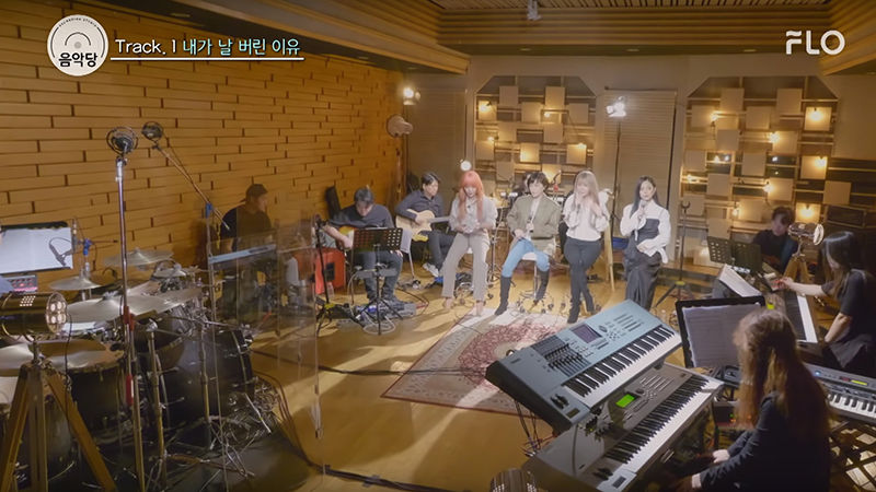 완전체 라이브 무대서 눈물 쏟은 가인 (사진='CAKE POP' 유튜브)