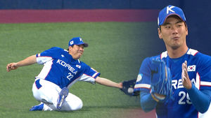 [영상] 프리미어12 캐나다전, 1회를 마무리 지은 김현수의 '나이스 캐치'