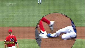 [영상] 프리미어12 캐나다전, 김재환에 다시 찾아온 찬스&hellip;비디오 판독 결과는?