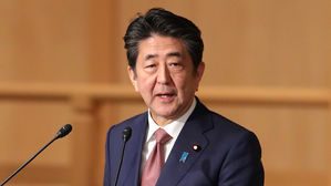 "아베 지역구 사무실, 벚꽃 행사 경비 정치자금으로 지불 의혹"