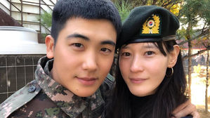 [SBS Star] 'Juror 8' Cast Members Pay a Visit to Park Hyung Sik's Military Base
