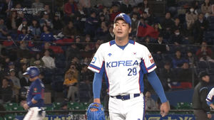 [영상] '명품 슬라이더' 김광현, 1회 위기 탈출 - 프리미어12 타이완전