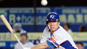 '빨리 잊겠다'는 김현수의 불만 한가지&hellip;"심판이 로진 안 바꿔줘"