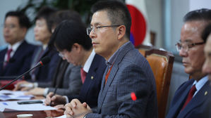 황교안 "지소미아 파기로 안보&middot;경제 연쇄 위기 우려"