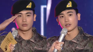 [SBS Star] VIDEO: Park Hyung Sik Goes to 'Blue Dragon Film Awards' in His Military Uniform
