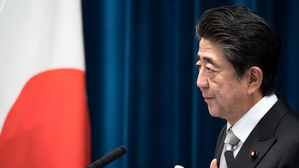 궁지 몰린 아베 돈 풀기 준비…"경제 대책 107조 원 넘을 듯"