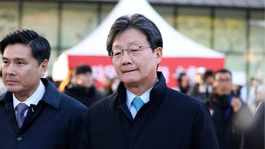 자유한국당 황교안 대표를 방문한 바른미래당 유승민 의원 (사진=연합뉴스)