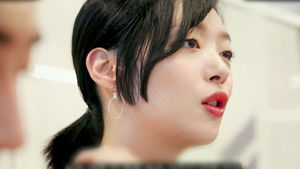 '설리' 이름 딴 여성용품 10만 개 기부&hellip;"고인 뜻 잇는다"