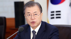 문 대통령 "우리 경제 긍정적 변화…고용지표 개선 뚜렷"