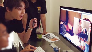 [SBS Star] VIDEO: Park Seo Jun Snaps His Photo Shoot Photos with a Satisfied Smile