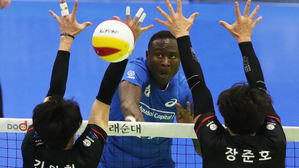 '다우디 23점' 현대캐피탈, 한국전력 꺾고 4위로 도약