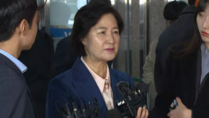 [영상] 추미애, 청문회 준비 위해 첫 출근 "검찰 개혁 요구 더 높아져"