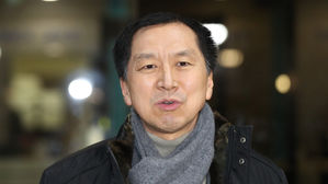 '靑 하명수사'주장 김기현, 참고인 조사 뒤 10시간 만에 귀가